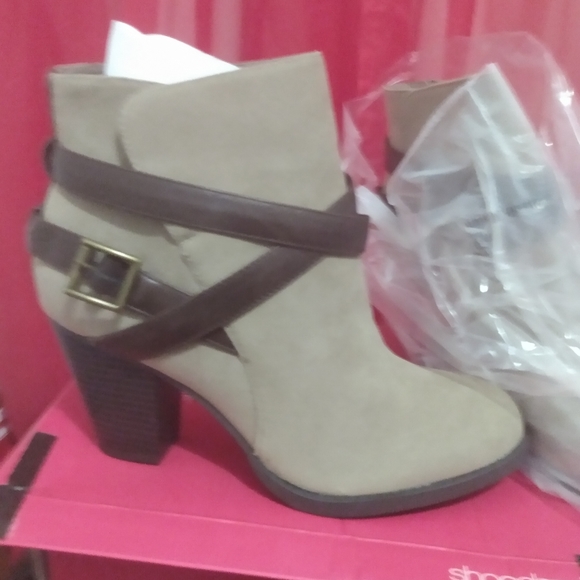 Shoedazzle,size10,toupe - Picture 2 of 3